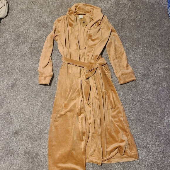 NWT Womens relaxed fit velour long robe, house coat - Picture 1 of 4
